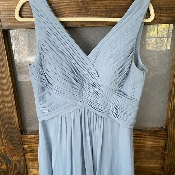 Elegant Blue Evening Gown - Picture 2 of 5